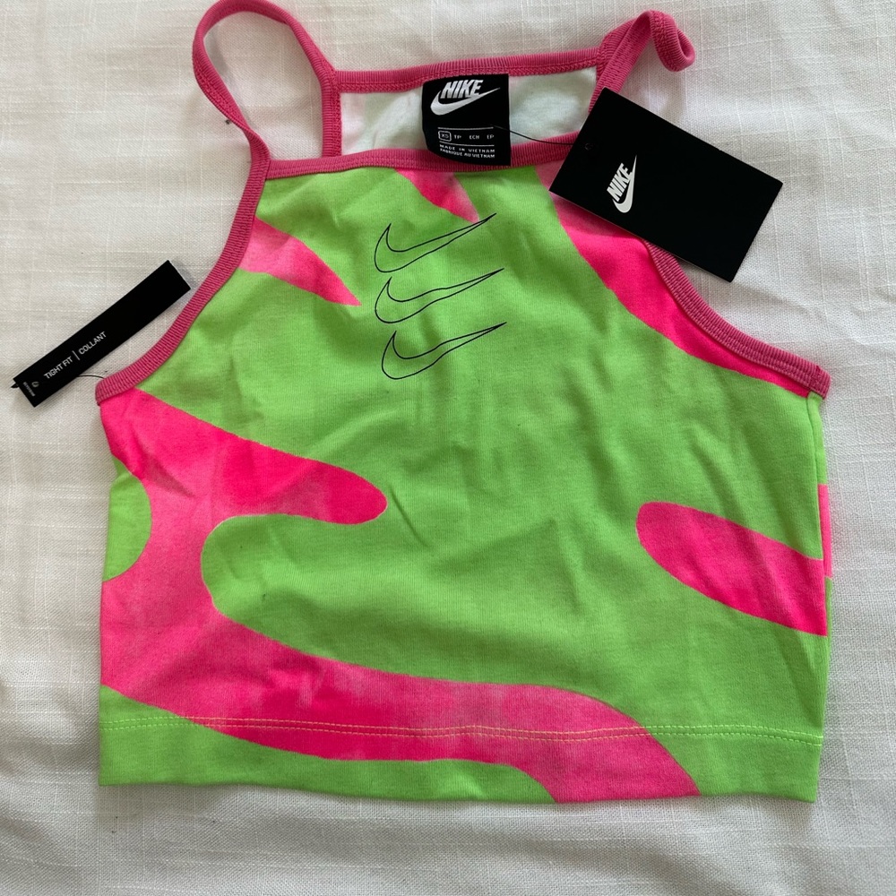Nike crop top (new)